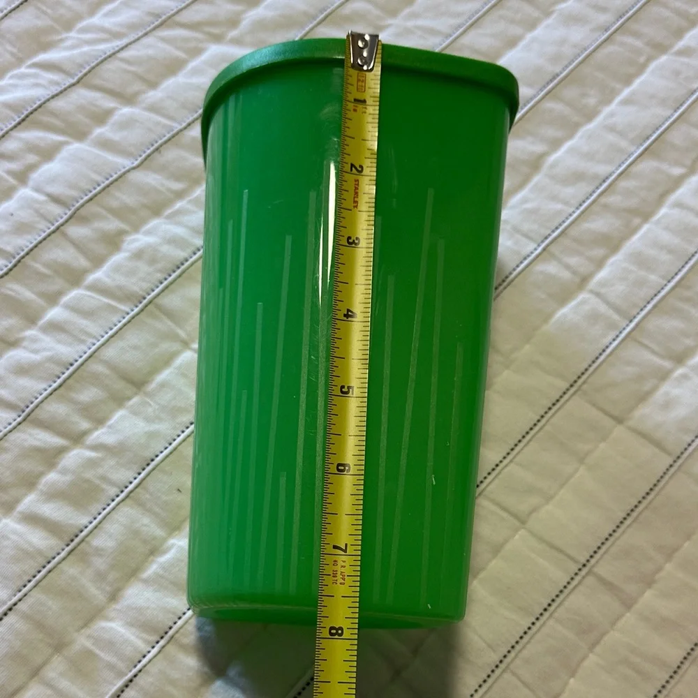 Tupperware Container - Picture 5 of 6